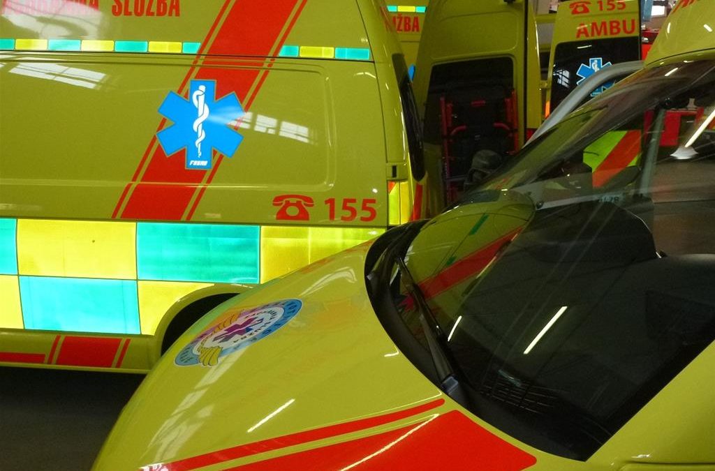 Zdravotničtí záchranáři v Moravskoslezském kraji museli ošetřit pětadvacet zraněných při pádech a nehodách