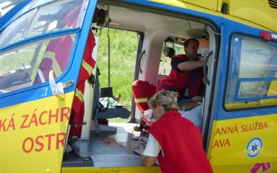Osmatřicetiletý muž spadl na kolečkových bruslích, utrpěl těžká zranění hlavy a mozku