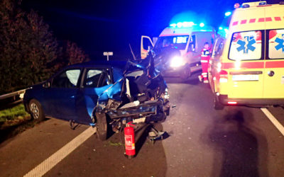 U Holasovic se střetla dvě auta, při nehodě se zranily čtyři osoby