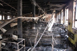 Příčinou požáru bývalé textilky je údajné žhářství