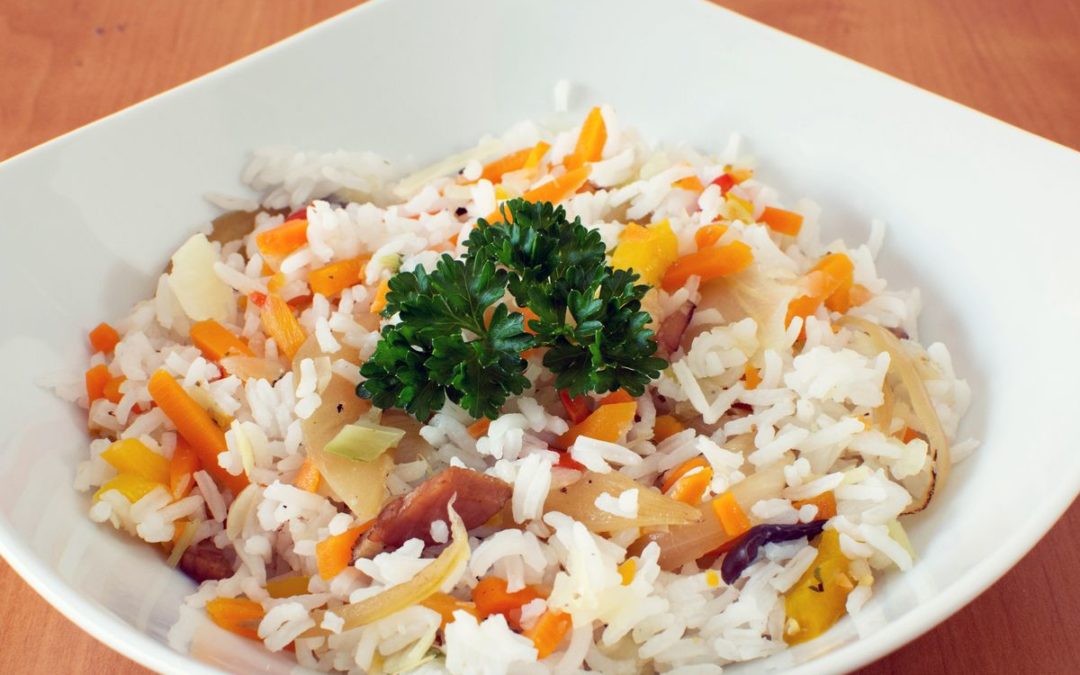 Salát se zrnky rýže