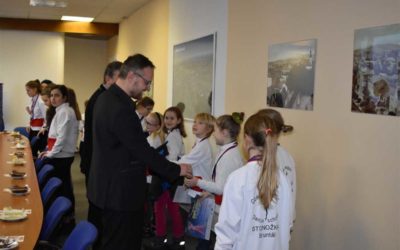 Tanečnice ze Stonožky zavítaly na radnici