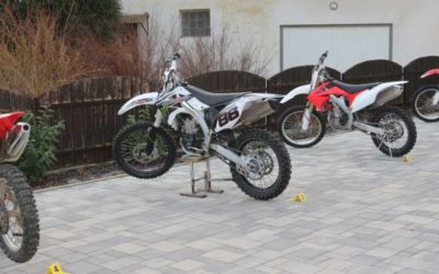 Dva muži kradli motorky, způsobili škodu přes 1,2 milionů korun, hrozí jim až osm let vězení!