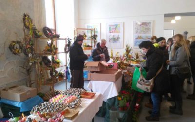 Velikonoční jarmark na Linhartovském zámku doplnilo zimní počasí