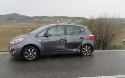 Mezi Městem Albrechtice a Krnovem se střetlo auto přívěsným vozíkem
