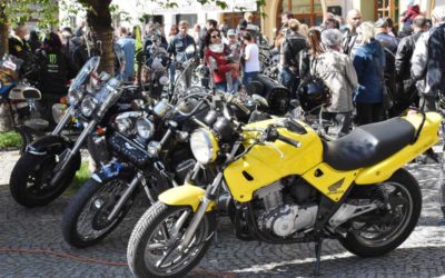 Motorkáři z celé republiky se setkali na bruntálském náměstí