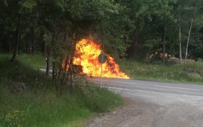Řidiči začalo za jízdy hořet auto, před plameny stihl včas utéct