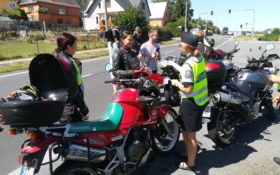 Policisté rozdávali reflexní šle