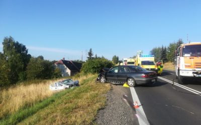 U Bruntálu se střetla auta, zraněný řidič byl transportován vrtulníkem, policie žádá svědky nehody
