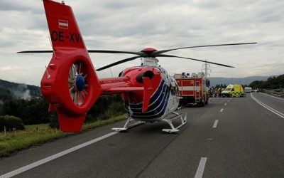U Heřmanovic řidič naboural do stromu, dva těžce zranění