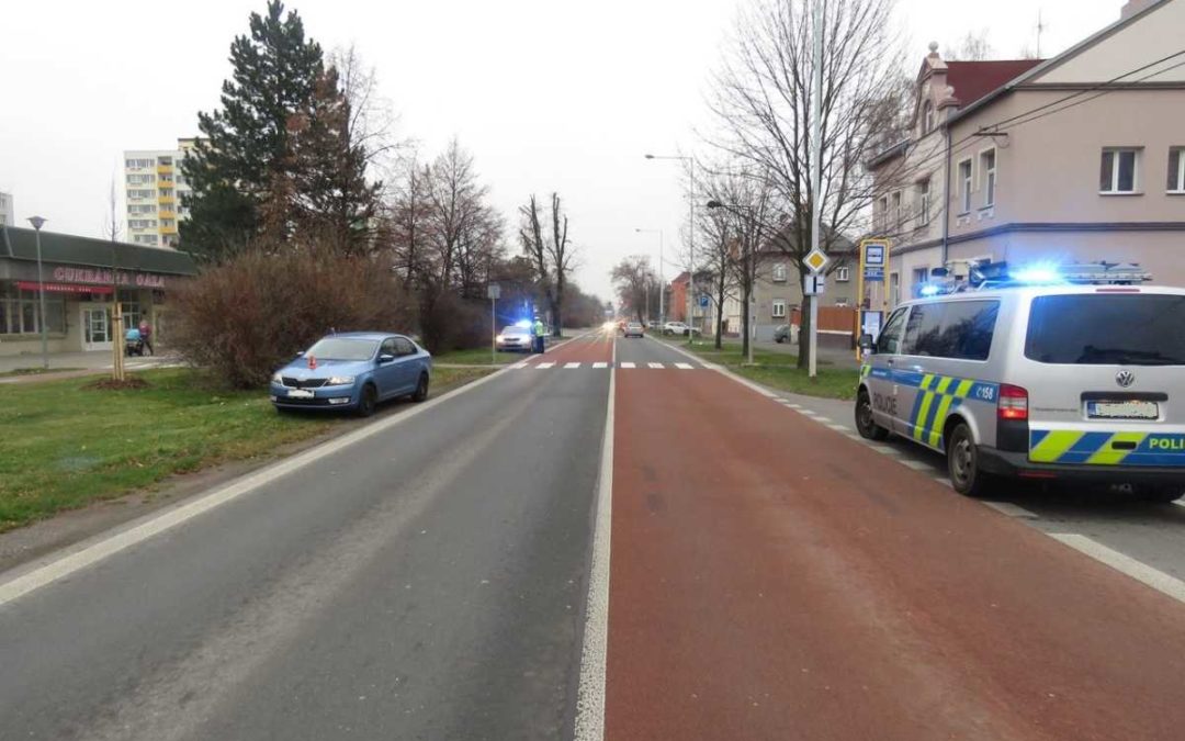 Policie hledá cyklistu, který se střetl s autem, a další svědky nehody