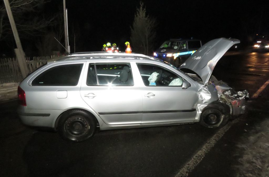 Opilý řidič narazil do kovového zábradlí mostu