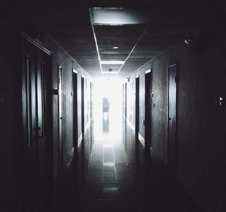 Muž napadal svou družku, skončil na záchytce