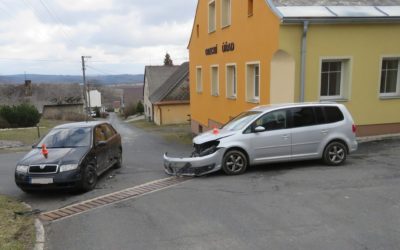 Řidička nedala přednost v jízdě, došlo ke střetu