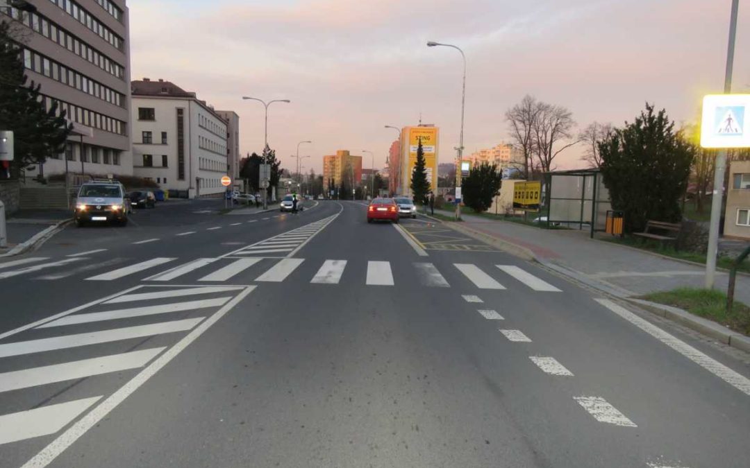 Policie hledá svědky vážné dopravní nehody v Bruntále