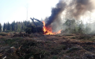 V Lomnici vzplanul harvestor, požár způsobil škodu za 900 tisíc korun