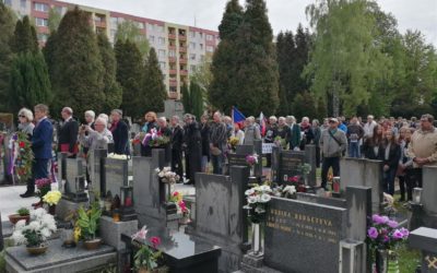 Na vzpomínkový akt letos přišly i děti z bruntálských škol