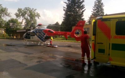 Motorkář se střetl s osobním autem, na místě zemřel