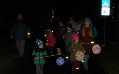 Dívčím Hradem prošel lampionový průvod