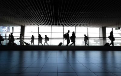 WHO vyhlásila globální stav zdravotní nouze, ČR rozšiřuje opatření na všechna česká letiště a zavádí infolinku