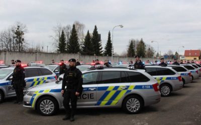 Ministr vnitra slavnostně předal 70 nových vozidel policistům Moravskoslezského kraje