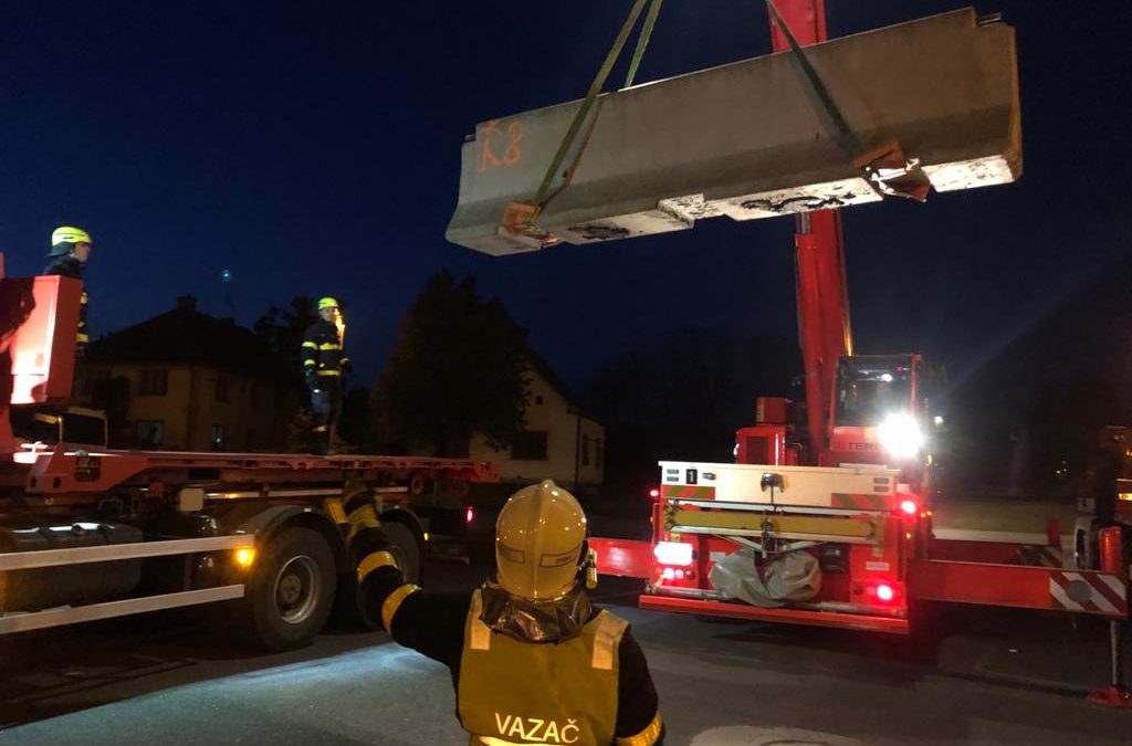 Hasiči Moravskoslezského kraje pomáhají při opatřeních proti šíření koronaviru