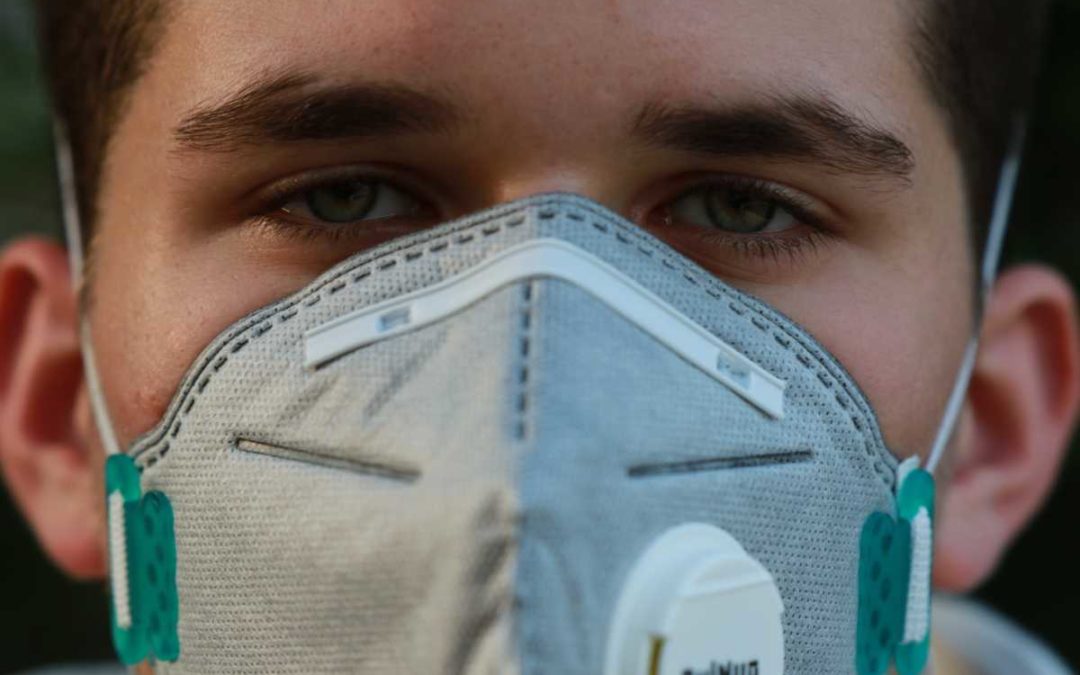 Ministerstvo zdravotnictví bude lékařům a lékárníkům v terénu dodávat 300 tisíc respirátorů týdně