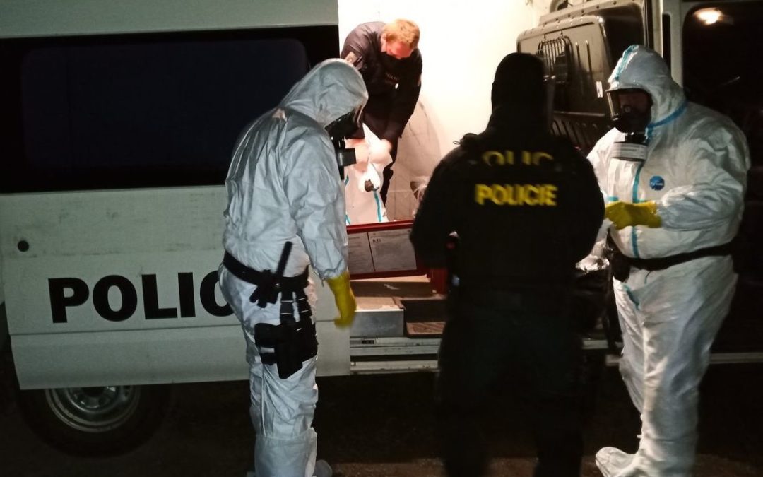 Dva muži v karanténě ohrožovali okolí, jeden z nich vyhrožoval nákazou koronavirem svým sousedům