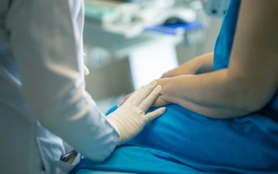 Tři tisíce lidí dostanou v pondělí do schránek sady pro prevenci rakoviny střeva