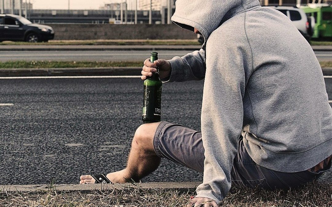 Policie odvezla silně podnapilého muže z Krnova na záchytku, měl přes čtyři promile