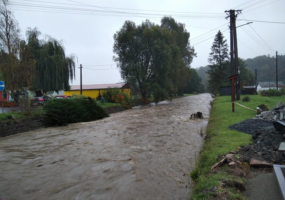 Řeka Osoblaha v Dívčím Hradě dosáhla druhého povodňového stupně