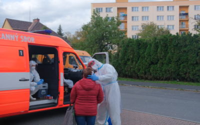 Tři mobilní odběrové týmy profesionálních hasičů začaly odebírat vzorky na Covid-19