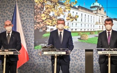 Přísnější opatření 4. stupně protiepidemického systému začnou platit v pátek, rozhodla vláda