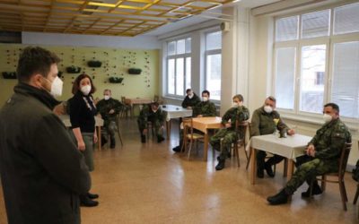 Do Domova pro seniory v Krnově přijelo pomáhat 12 vojáků
