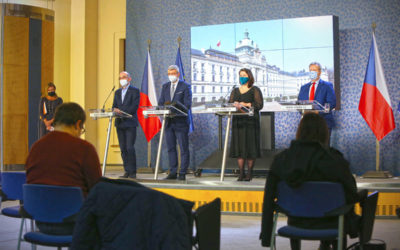 Vláda navrhuje konec plastových příborů a brček, hoteliéři budou moci požádat o půjčku se státní zárukou
