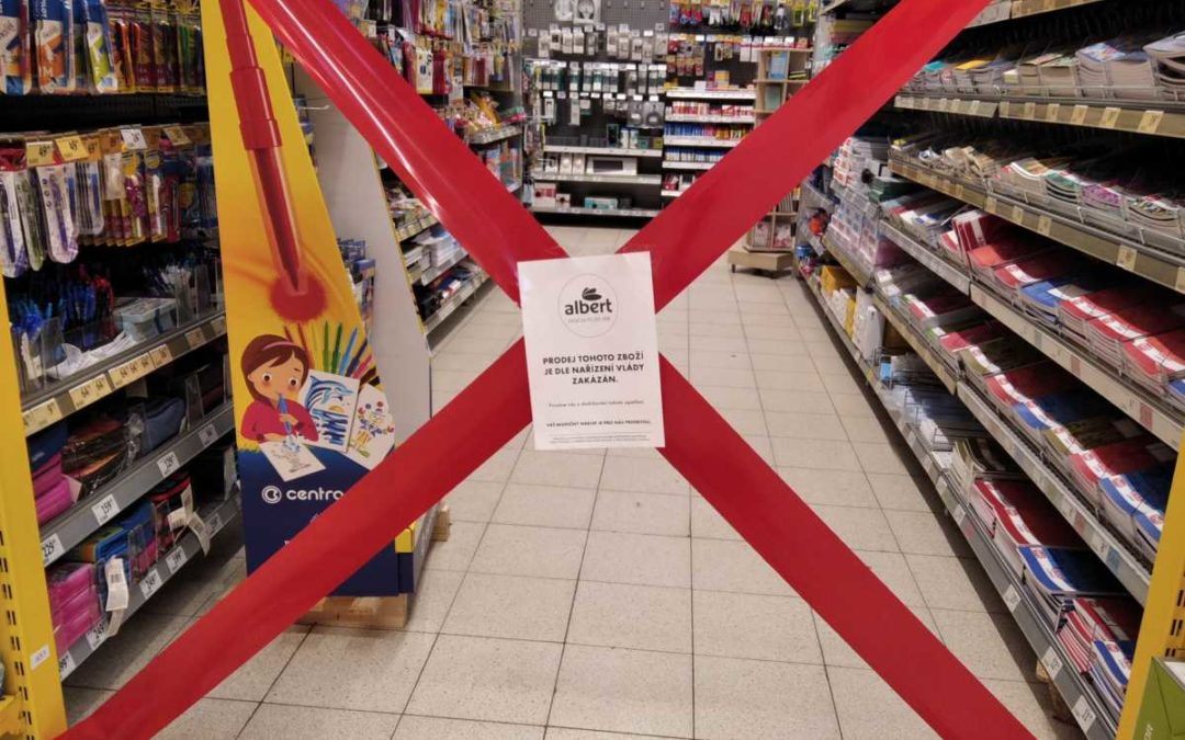 Vláda zvažuje otevřít obchody, které prodávají zboží pro školáky