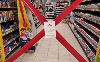 Vláda zvažuje otevřít obchody, které prodávají zboží pro školáky