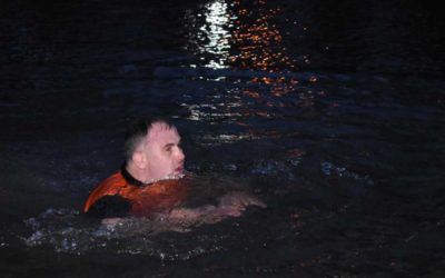 Otužilec Pavel Poljanský nepřerušil tradici a ponořil se do Kobylího rybníka