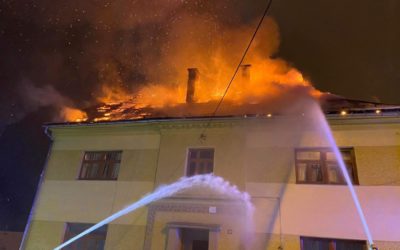 V Moravském Berouně vzplanul bytový dům! Hasiči tam nalezli mrtvé tělo!