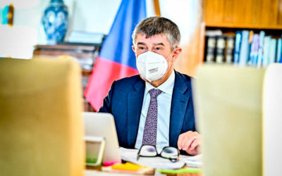 Vláda souhlasila s dočasným odpuštěním DPH na respirátory, prodlouží i podporu pro potravináře