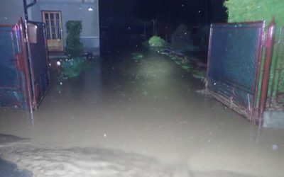 Moravskoslezští hasiči čerpali vodu a odklízeli bahno po večerním lijáku