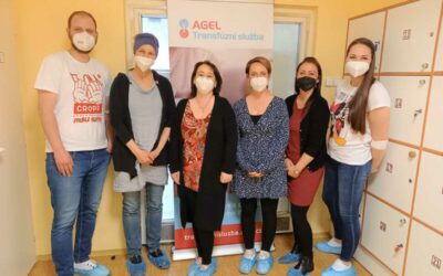 Dobrovolní hasiči z Bruntálska pomáhají také dárcovstvím krve.  Do AGEL Transfúzní služby přijeli na jubilejní 10. hromadný odběr
