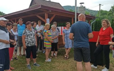 Janov: Nový gril po slavnostním předání obyvatelé rovnou vyzkoušeli