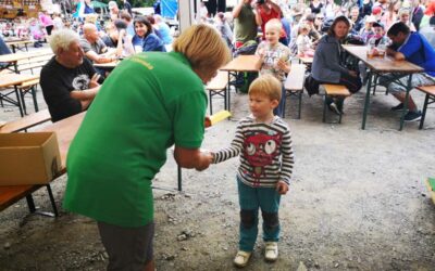Nedělní program zakončil Lesní slavnost Lapků z Drakova