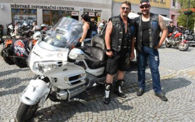 Motorkáři se setkali na bruntálském náměstí