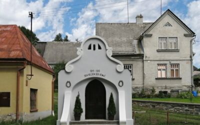 Město opravilo kapličku v Janovicích