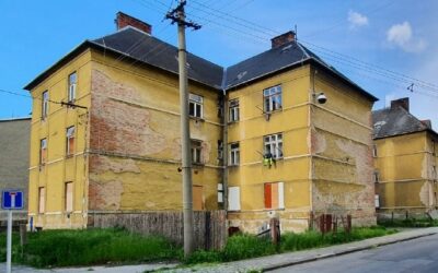 Krnov: Nocležník se do vybydleného domu prokopal dveřmi