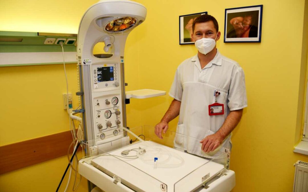 Krnovská porodnice má jedinečné lůžko pro děti narozené císařským řezem