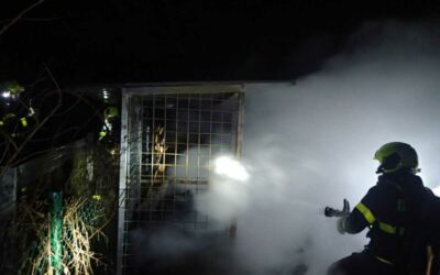 V průběhu oslav příchodu nového roku hasiči likvidovali na pět desítek požárů, často od zábavní pyrotechniky