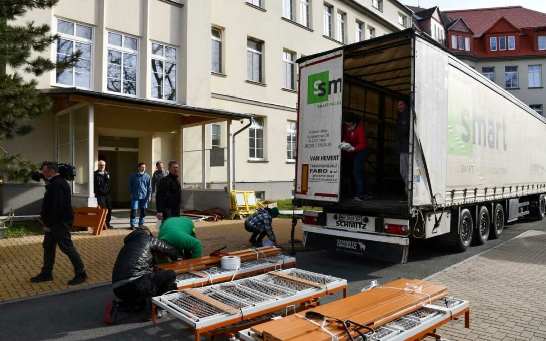 Krnovská nemocnice darovala ukrajinské Nadvirně desítky nemocničních lůžek